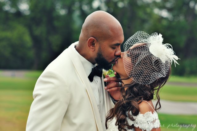 nashville wedding, gaylord springs, outdoor, bride, groom, kiss